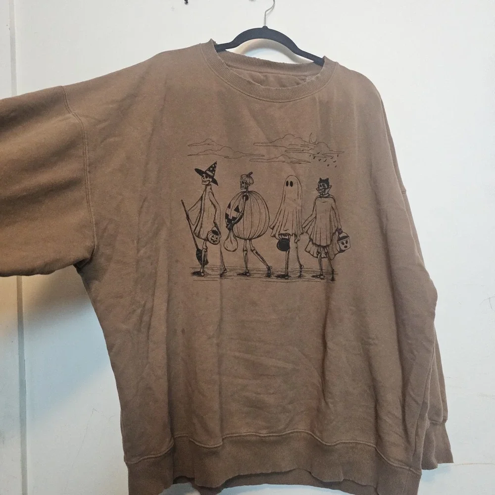AE Halloween Graphic Skeleton Halloween Crewneck XXL Camel Sweatshirt Soft Cozy - Picture 8 of 9